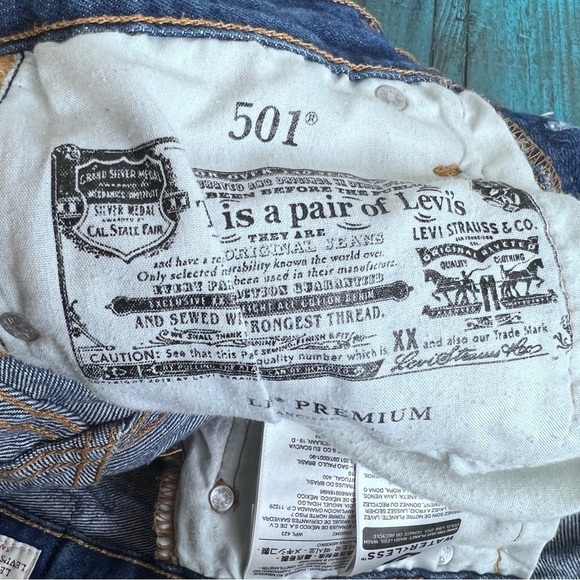 Levi’s 501 Denim Cut off High Rise Jean Shorts Button Fly Raw Hem Size 25 - Picture 9 of 13